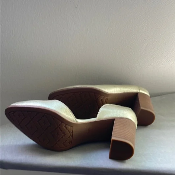 NWT Zodiac Gracie Gold Metallic Heel Pumps Size 7 - Picture 5 of 11